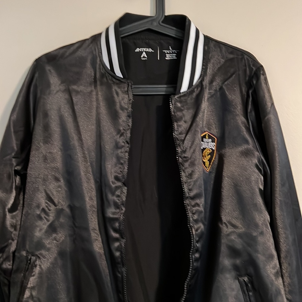 Cleveland Cavs Jacket - Picture 5 of 7